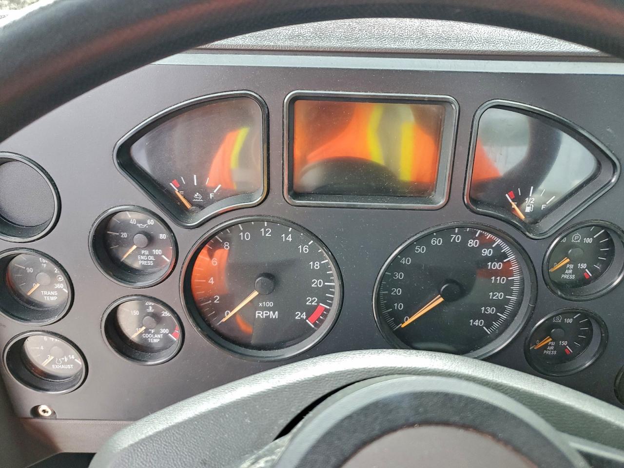 Lot #3302766342 2018 MACK CXU613