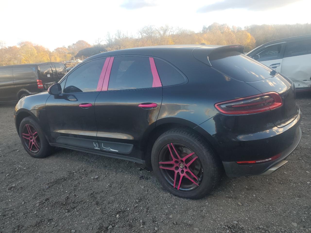 PORSCHE MACAN