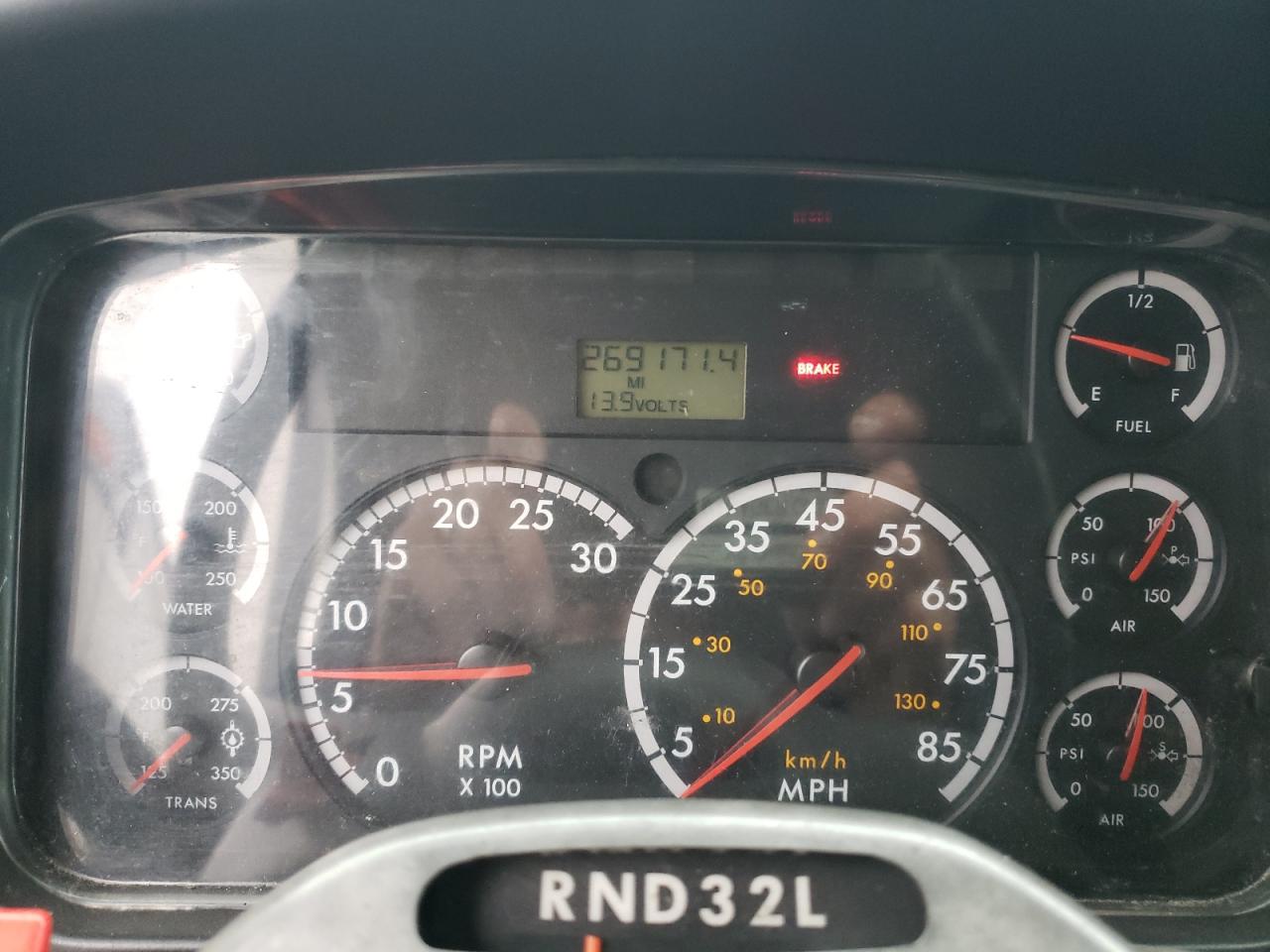 Lot #3304550452 2004 FREIGHTLINER M2 106 MED