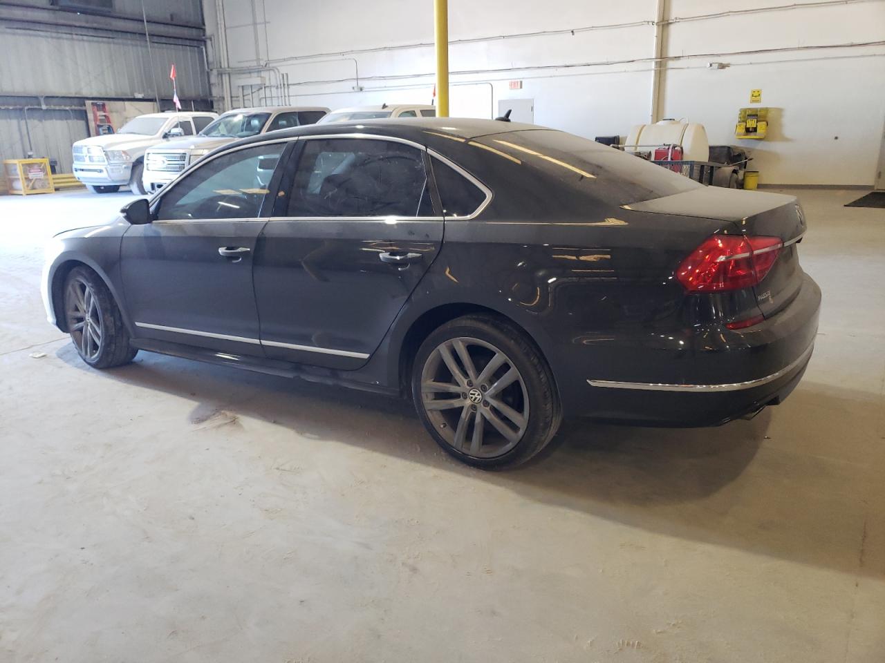 VOLKSWAGEN PASSAT S