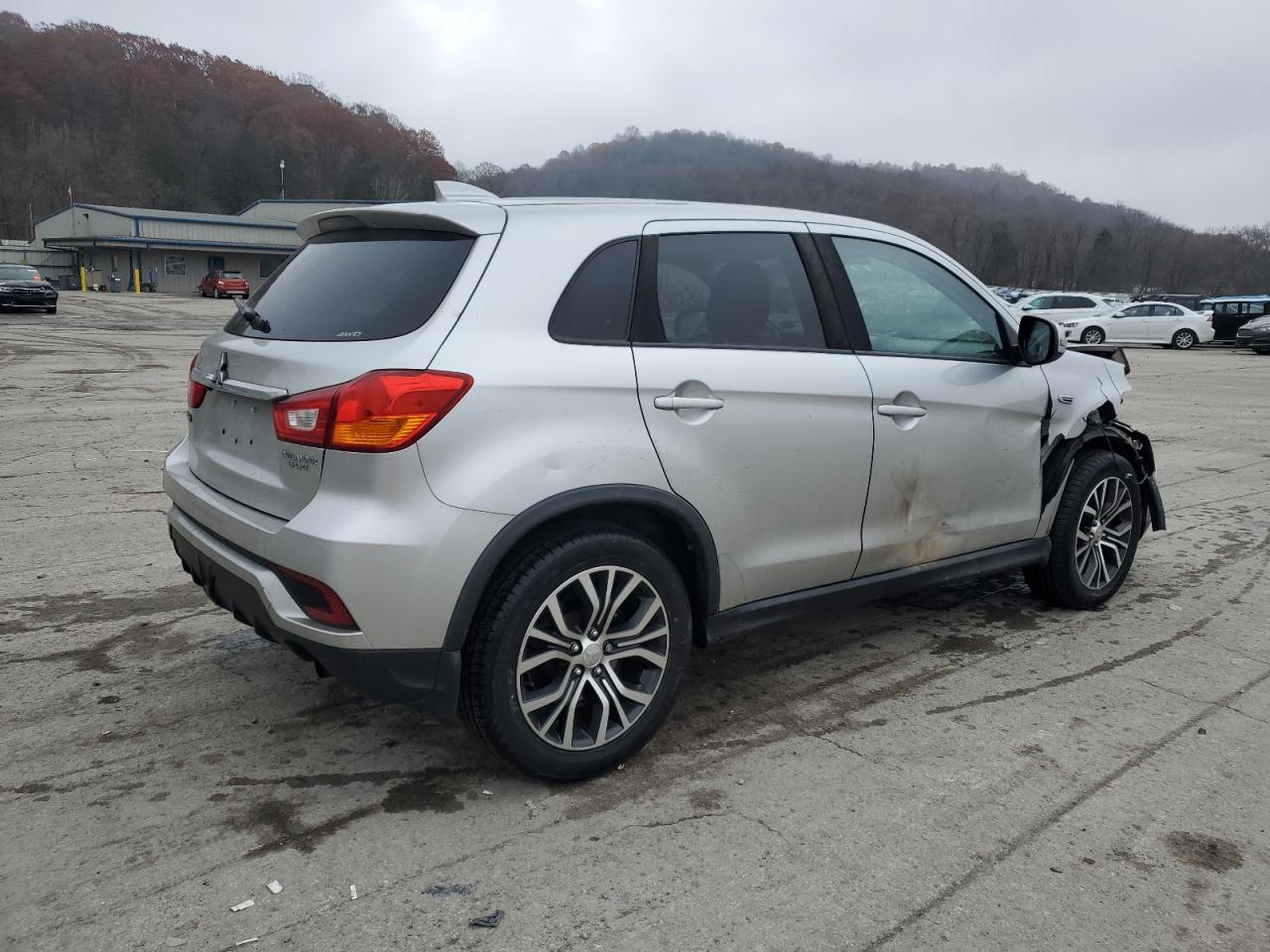 MITSUBISHI OUTLANDER ES