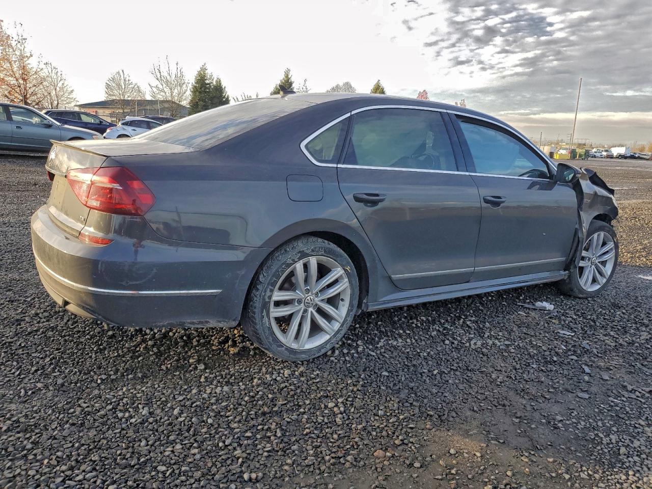 VOLKSWAGEN PASSAT R-LINE