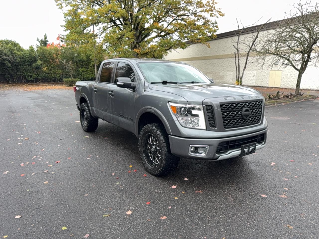 NISSAN TITAN SV