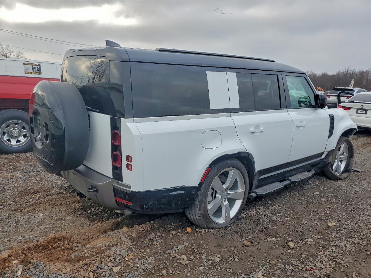 LAND ROVER DEFENDER 130 X-DYNAMIC SE