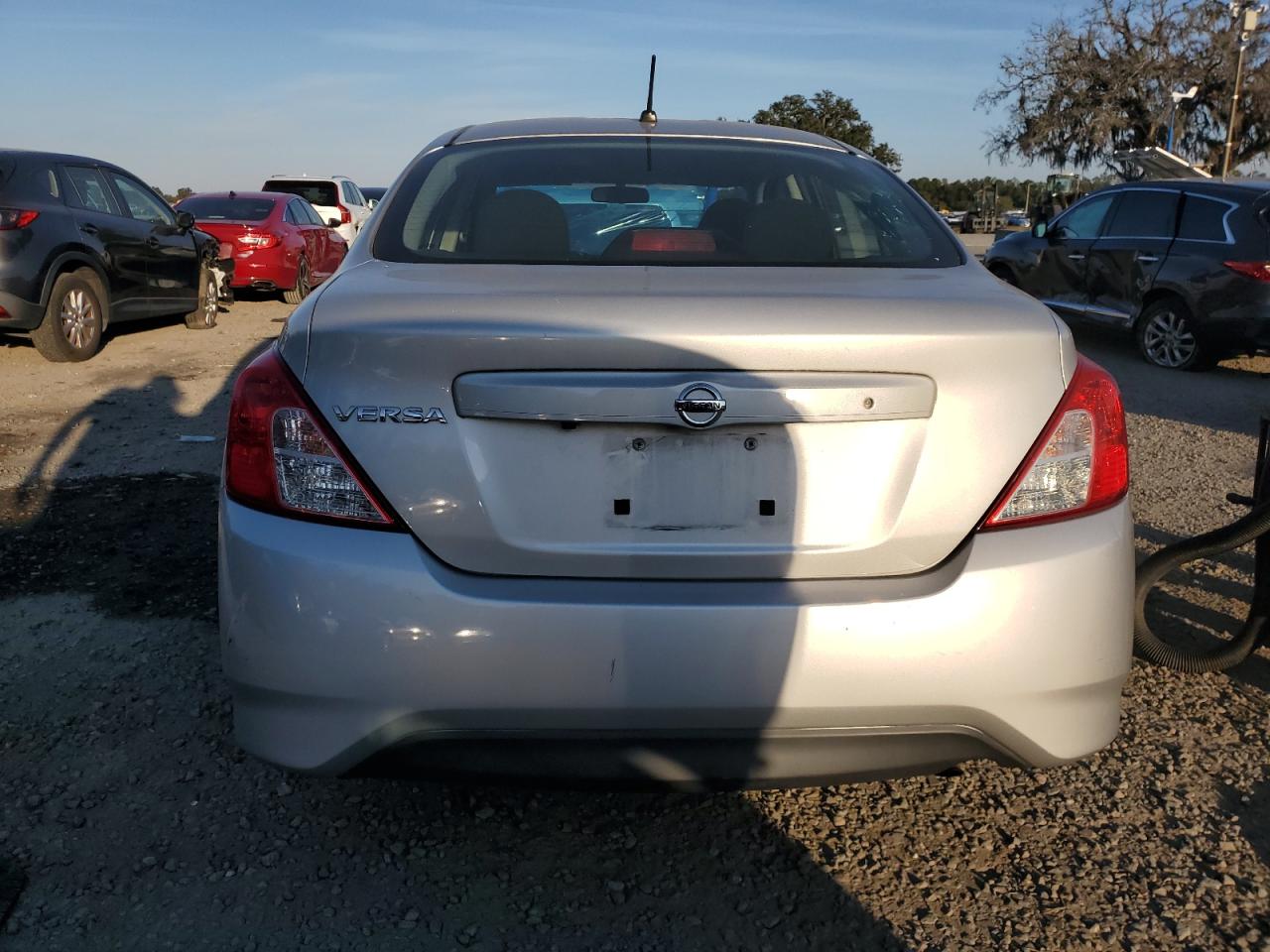 Lot #3302799965 2019 NISSAN VERSA S