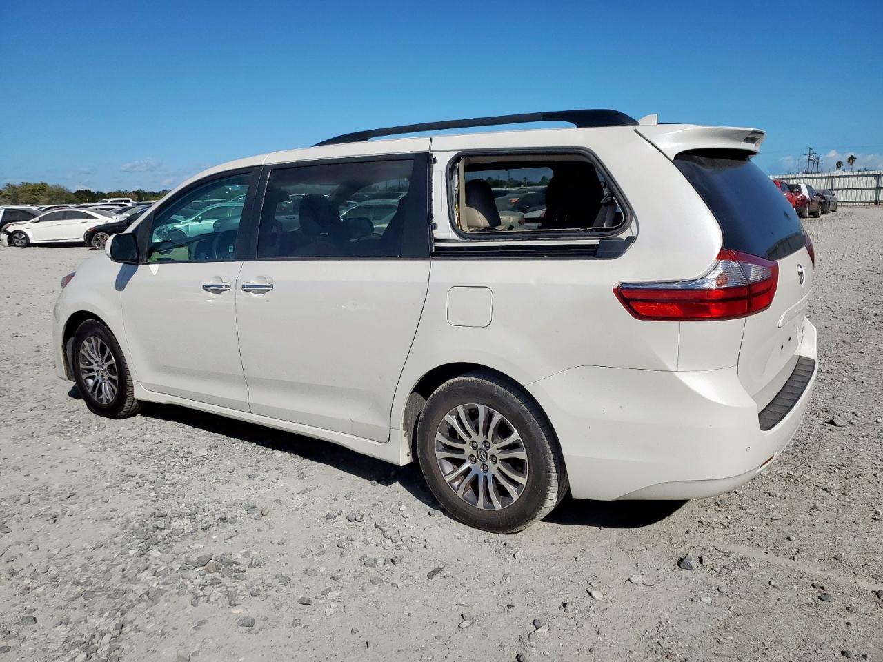 TOYOTA SIENNA XLE
