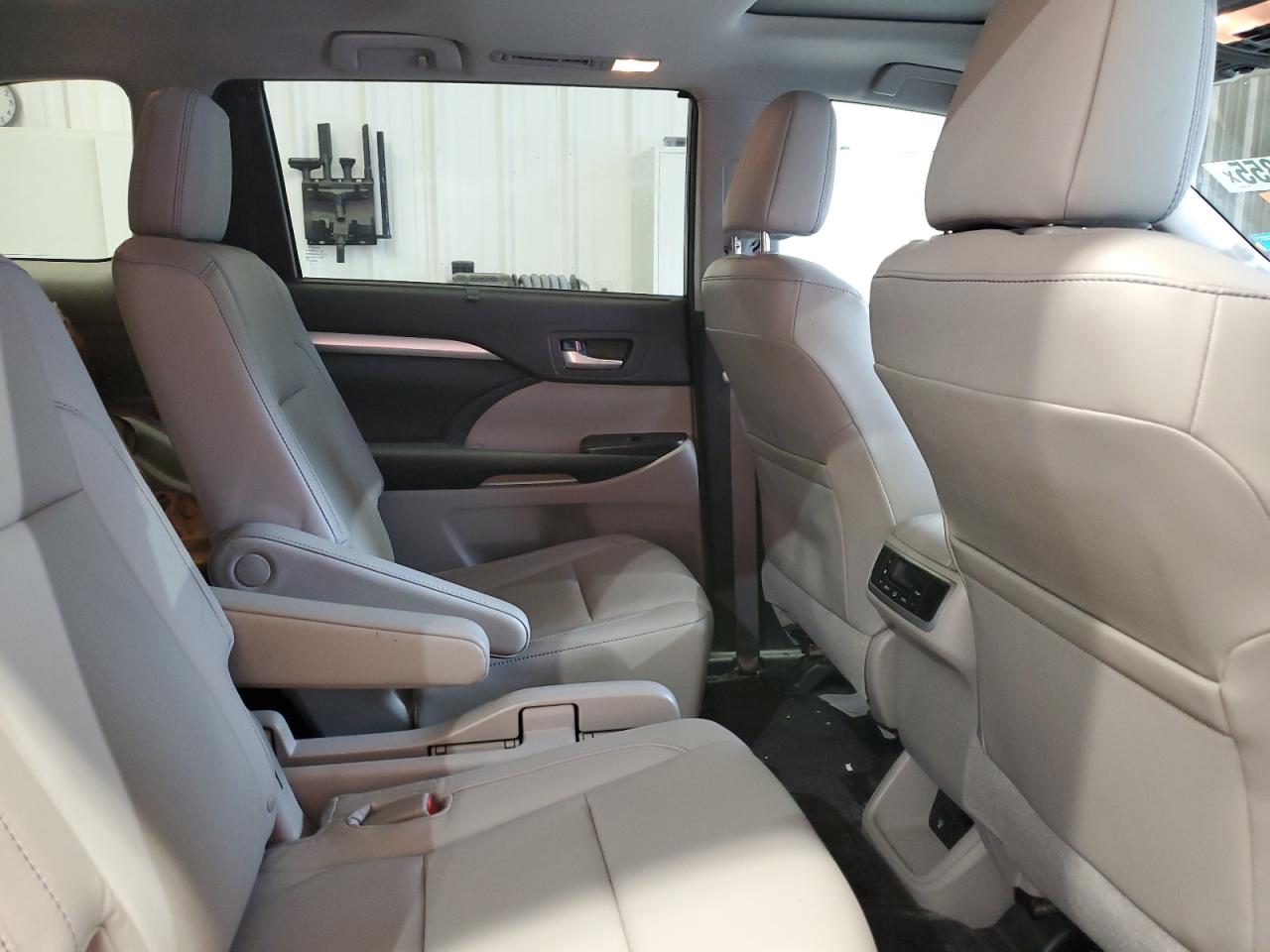 TOYOTA HIGHLANDER XLE