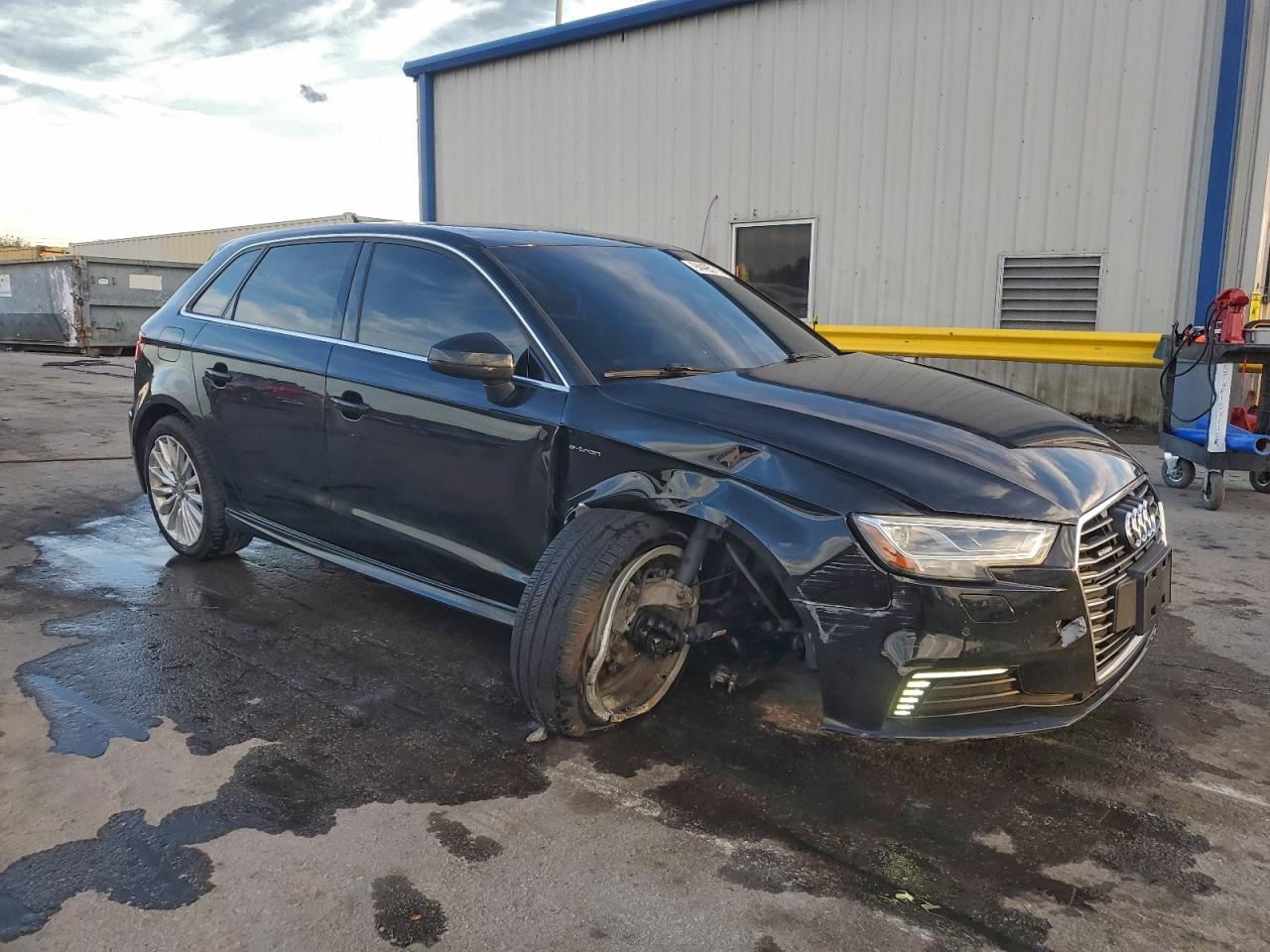 AUDI A3 E-TRON PREMIUM PLUS