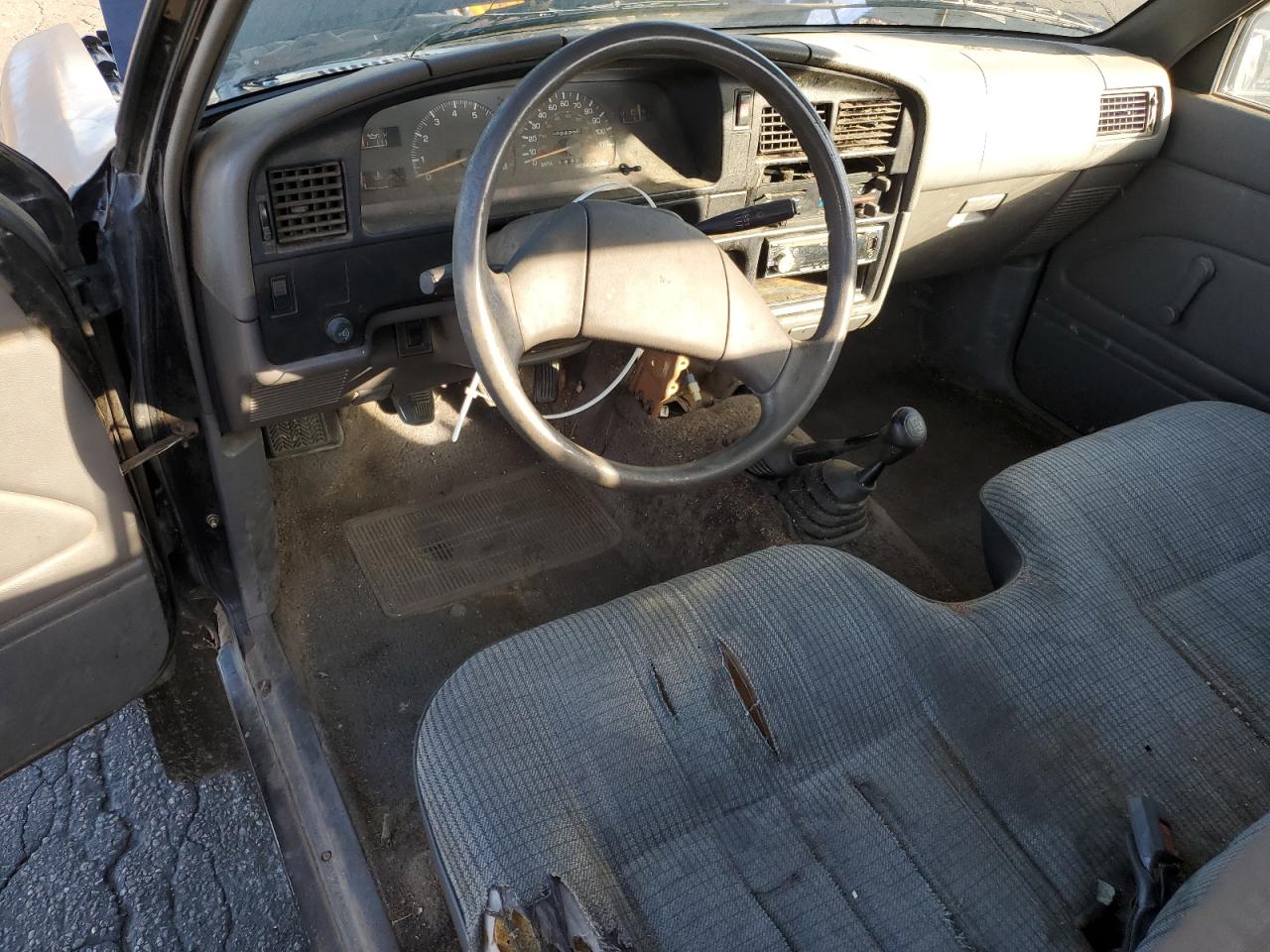 Lot #3290269200 1990 TOYOTA PICKUP 1/2