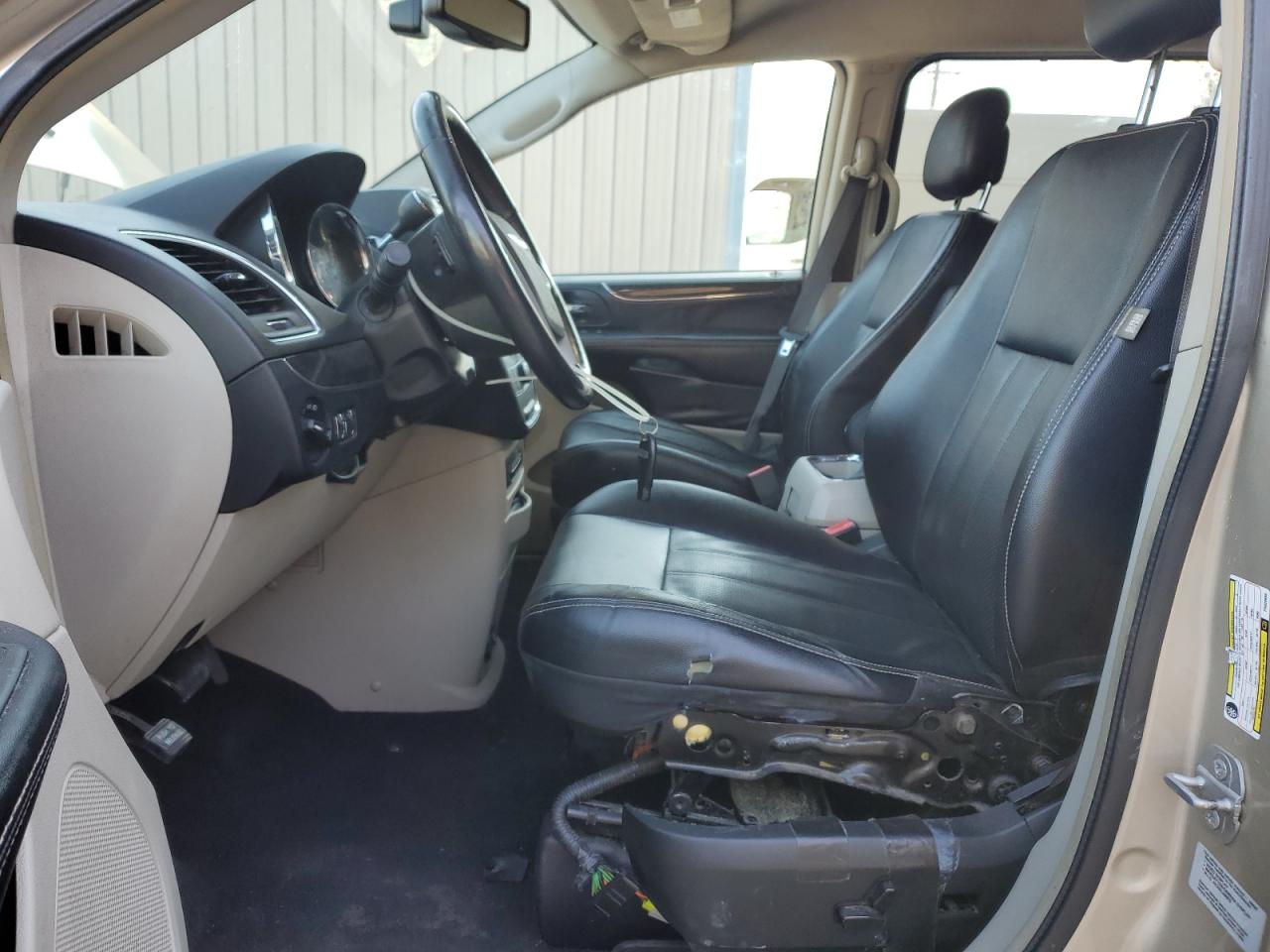 CHRYSLER TOWN & COUNTRY TOURING L