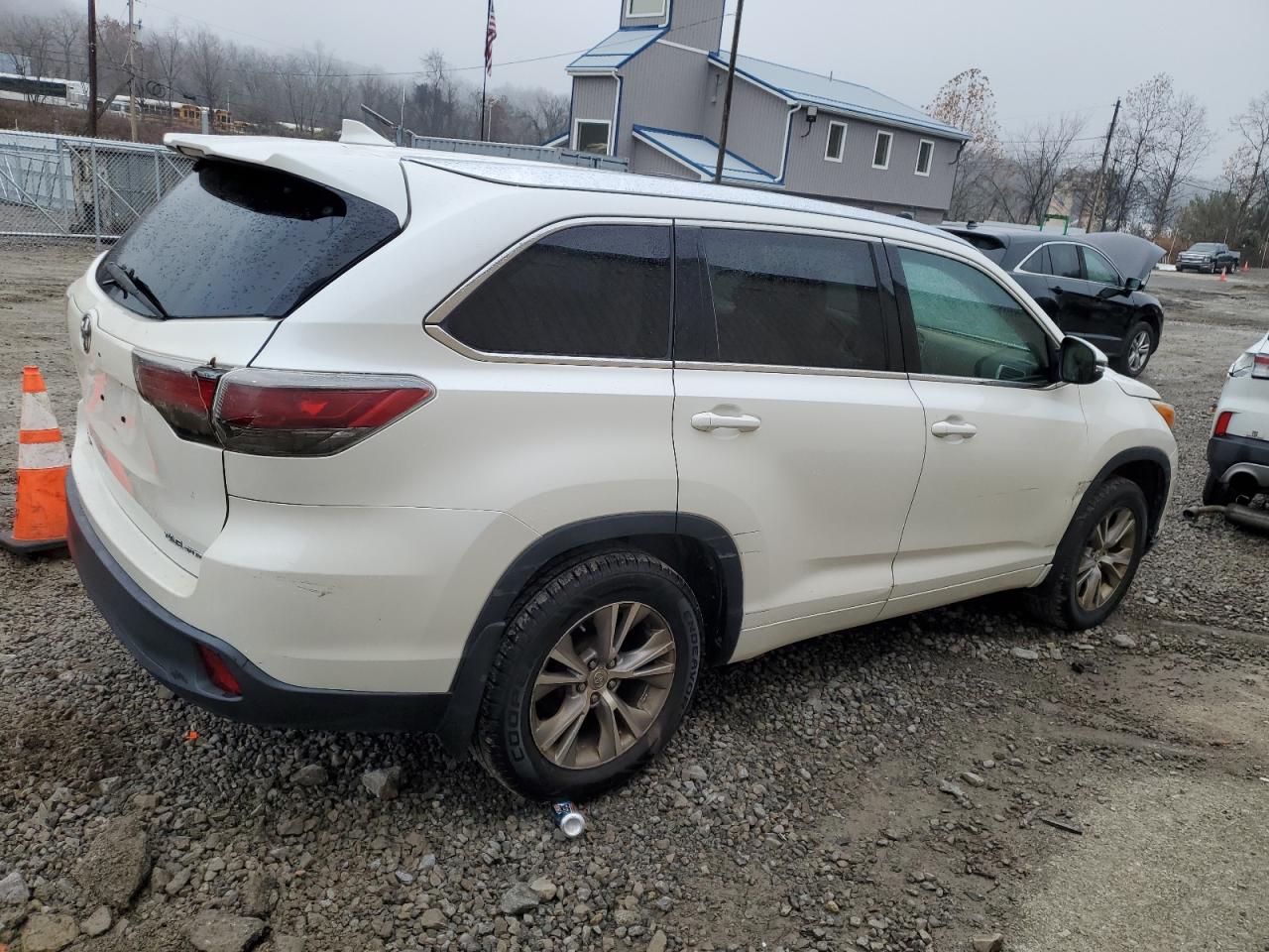 Lot #3315665772 2015 TOYOTA HIGHLANDER