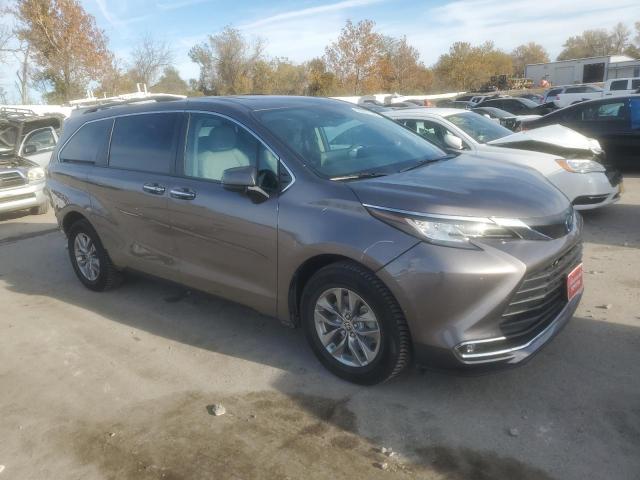 2022 TOYOTA SIENNA XLE #3292452676