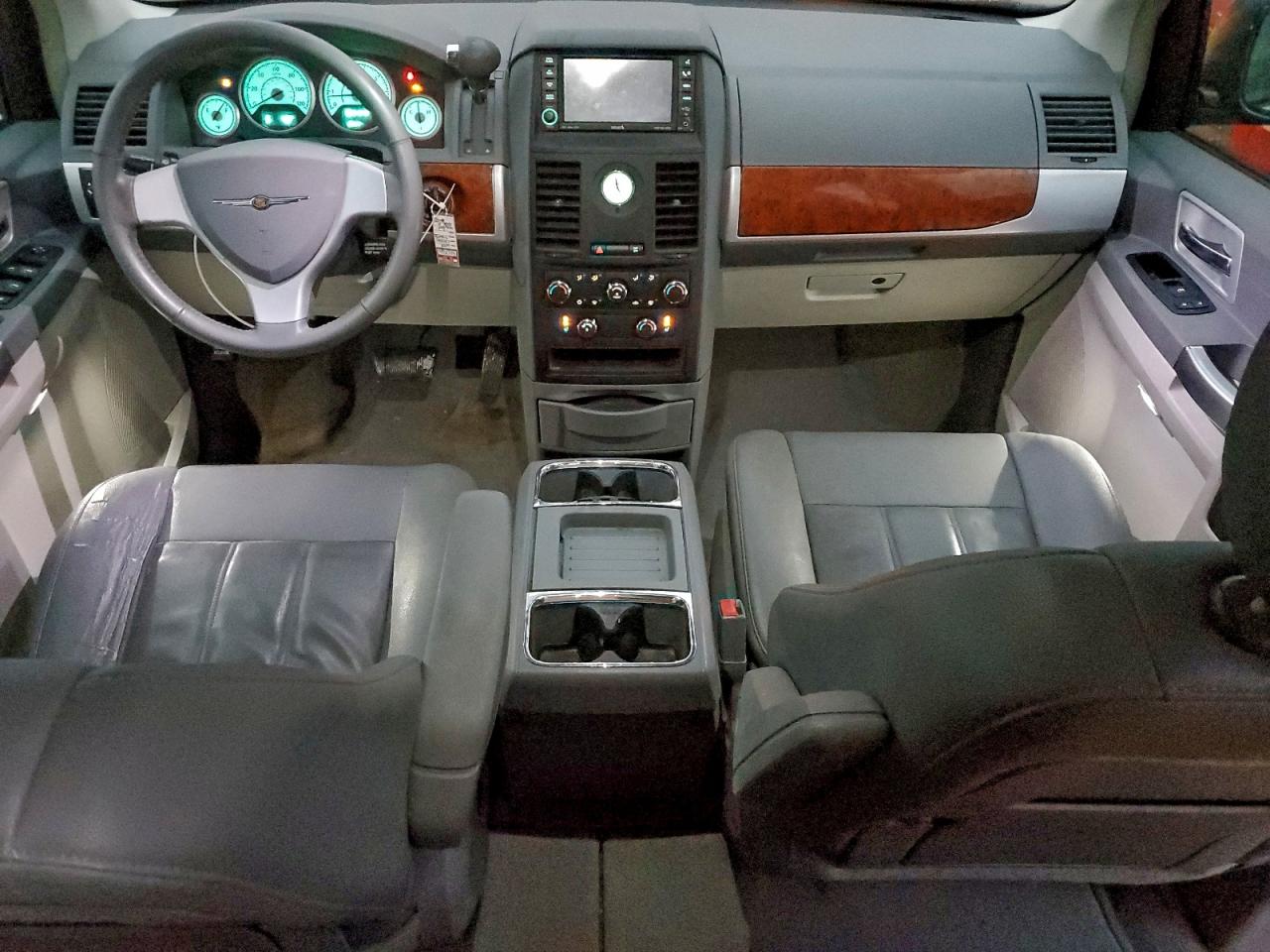 Lot #3302772400 2008 CHRYSLER TOWN & COU