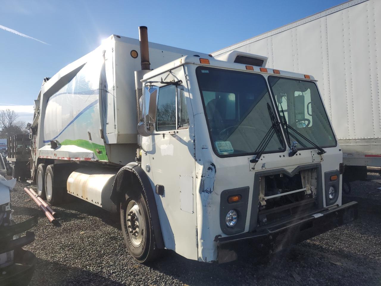 Lot #3315998090 2015 MACK 600 LEU600