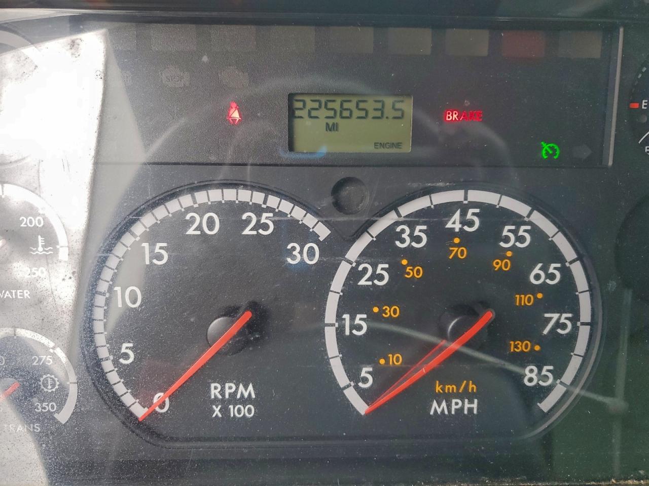 Lot #3304399597 2011 FREIGHTLINER M2