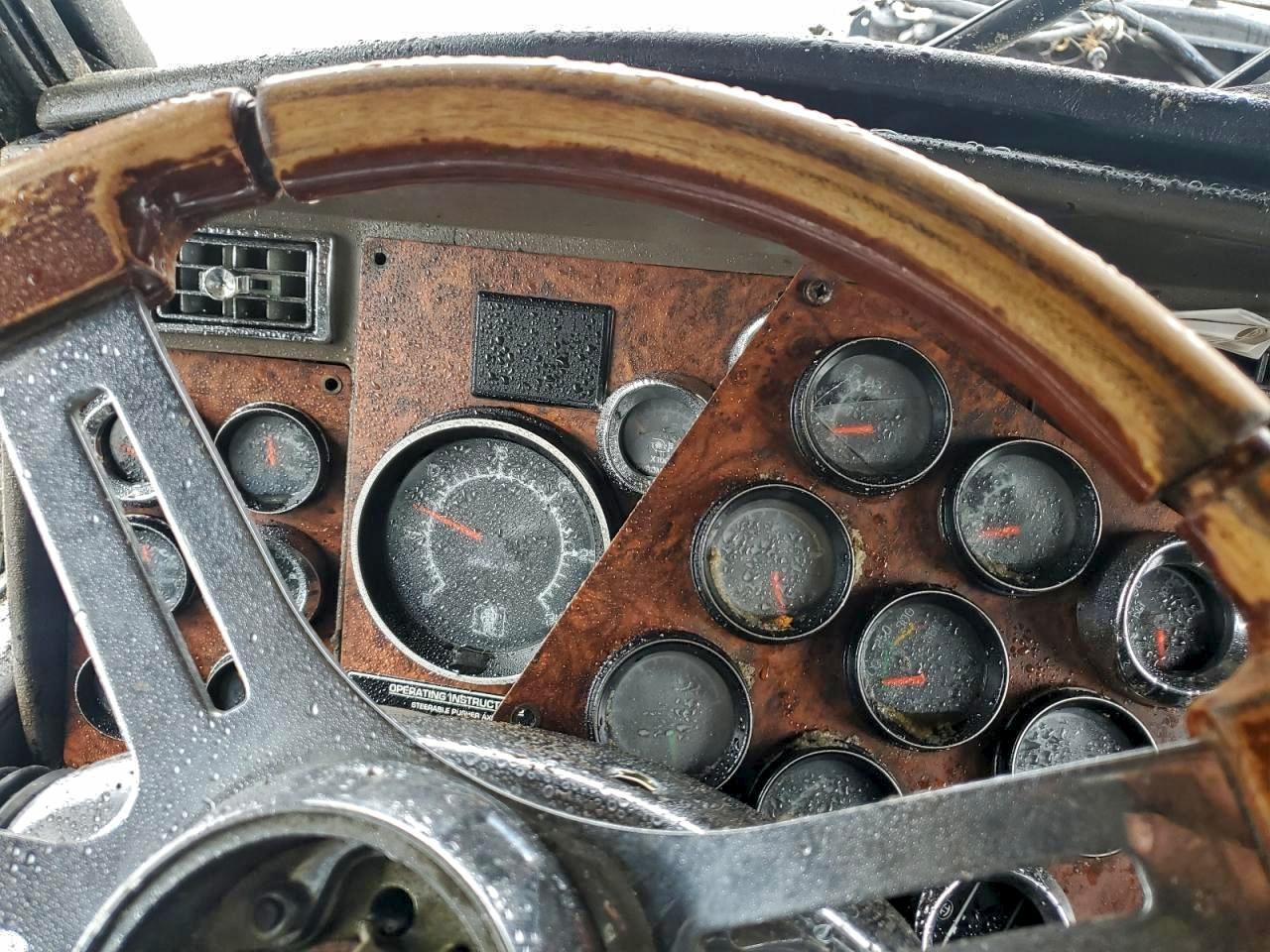 Lot #3302716008 2005 KENWORTH W900