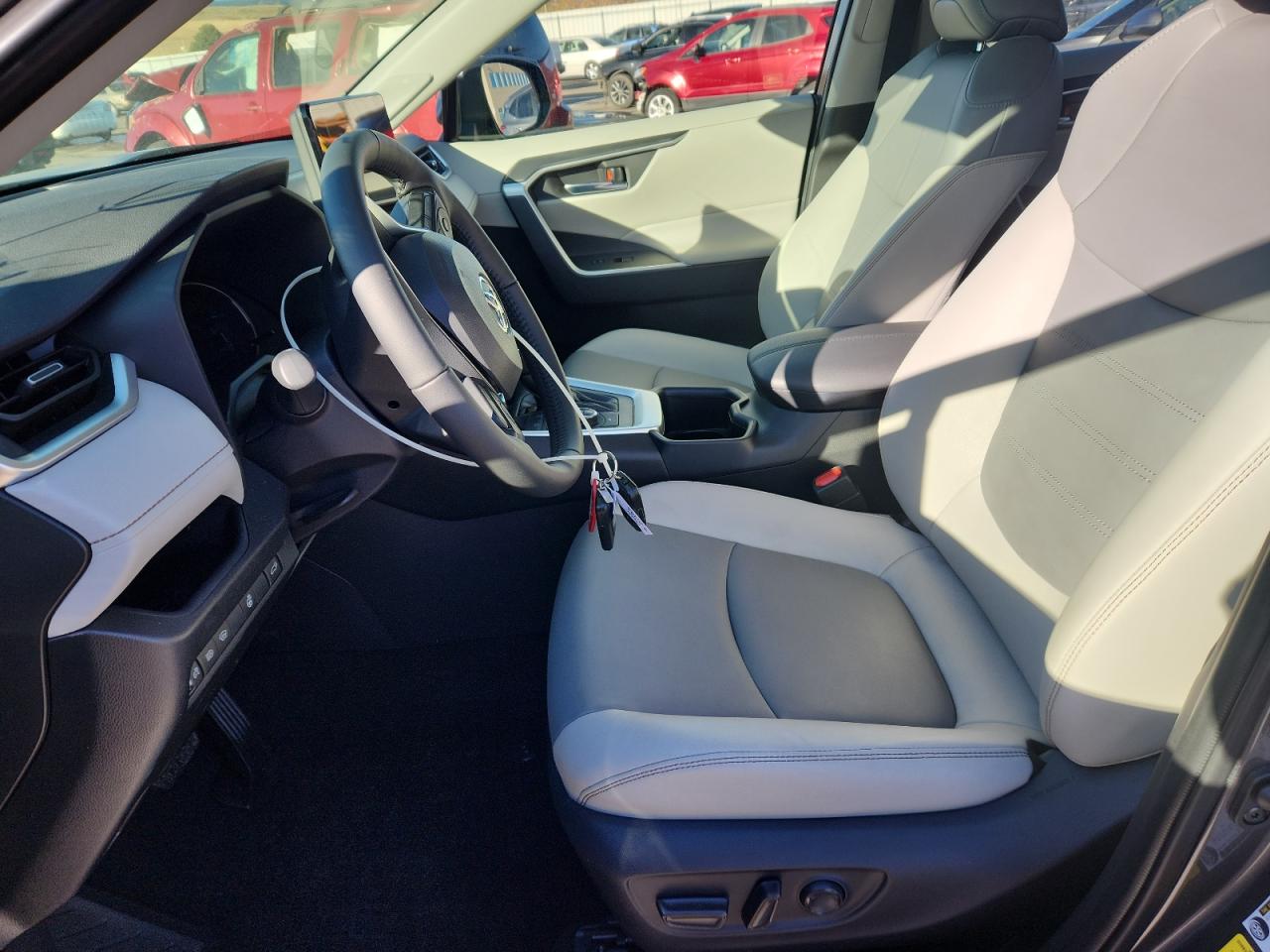 TOYOTA RAV4 XLE PREMIUM