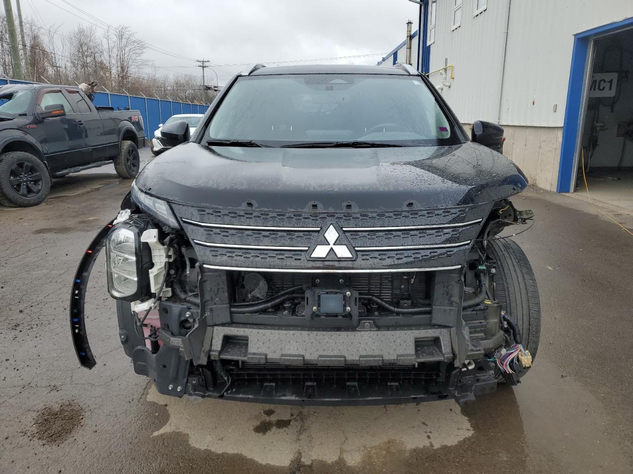 MITSUBISHI OUTLANDER SE