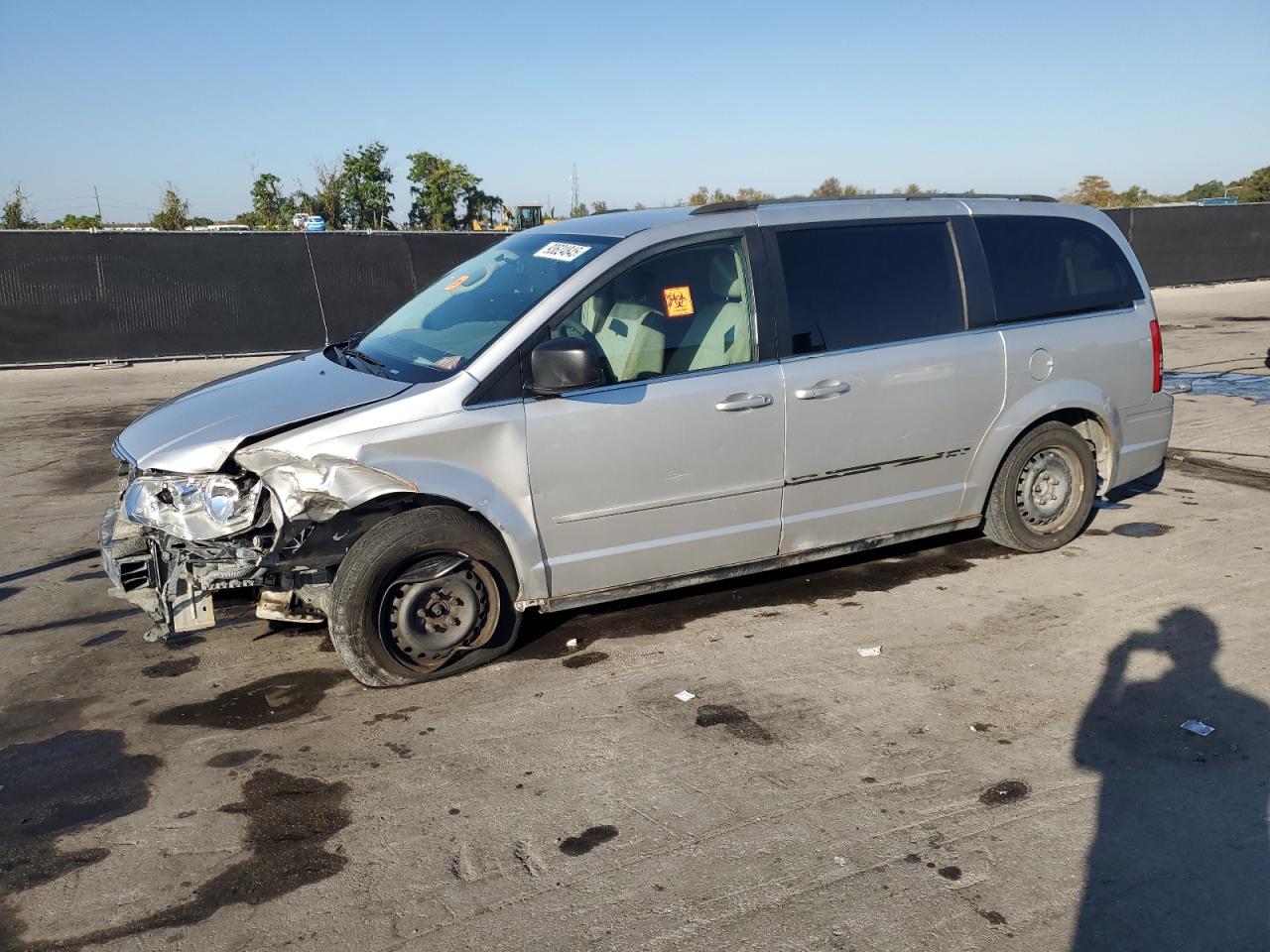 CHRYSLER TOWN & COUNTRY LX