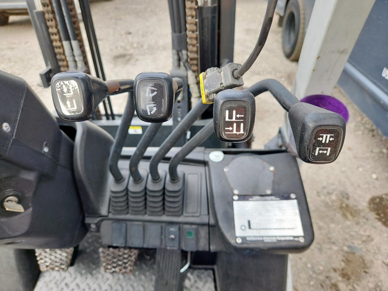 Lot #3304635943 2014 NISS FORKLIFT