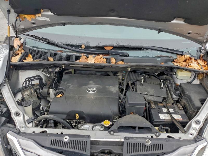 2015 TOYOTA SIENNA XLE #3297205410