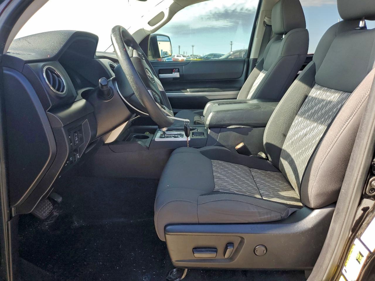 TOYOTA TUNDRA CREWMAX SR5