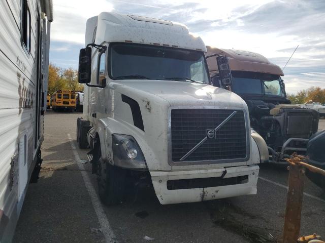 Global Auto Auctions: 2013 VOLVO VNL