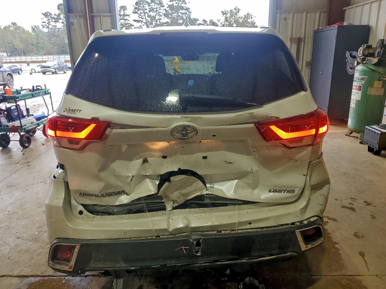 TOYOTA HIGHLANDER LIMITED