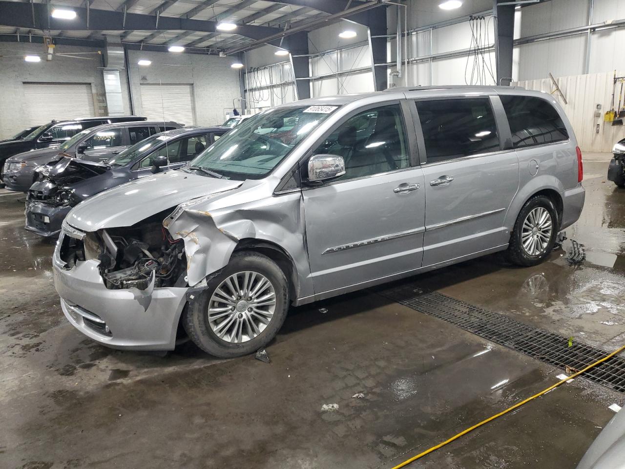 CHRYSLER TOWN & COUNTRY TOURING L