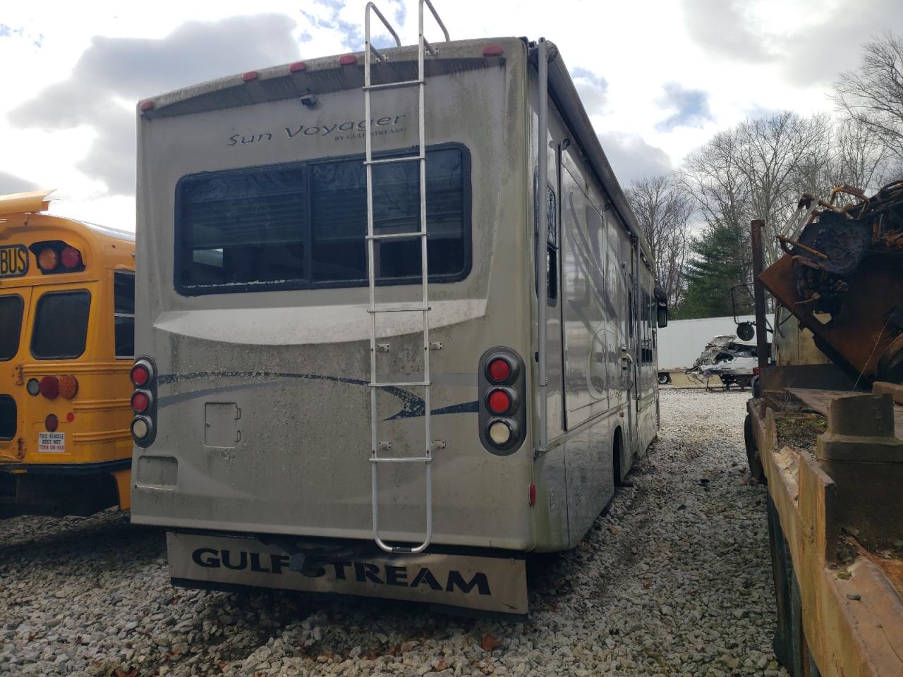 Lot #3290287259 2004 WORKHORSE CUSTOM CHASSIS MOTORHOME