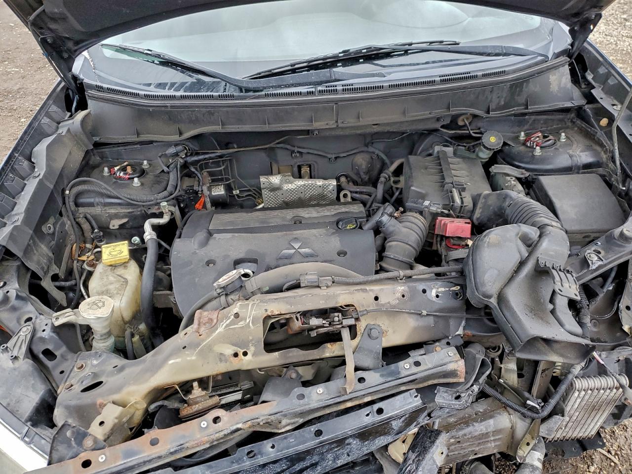 MITSUBISHI OUTLANDER SE