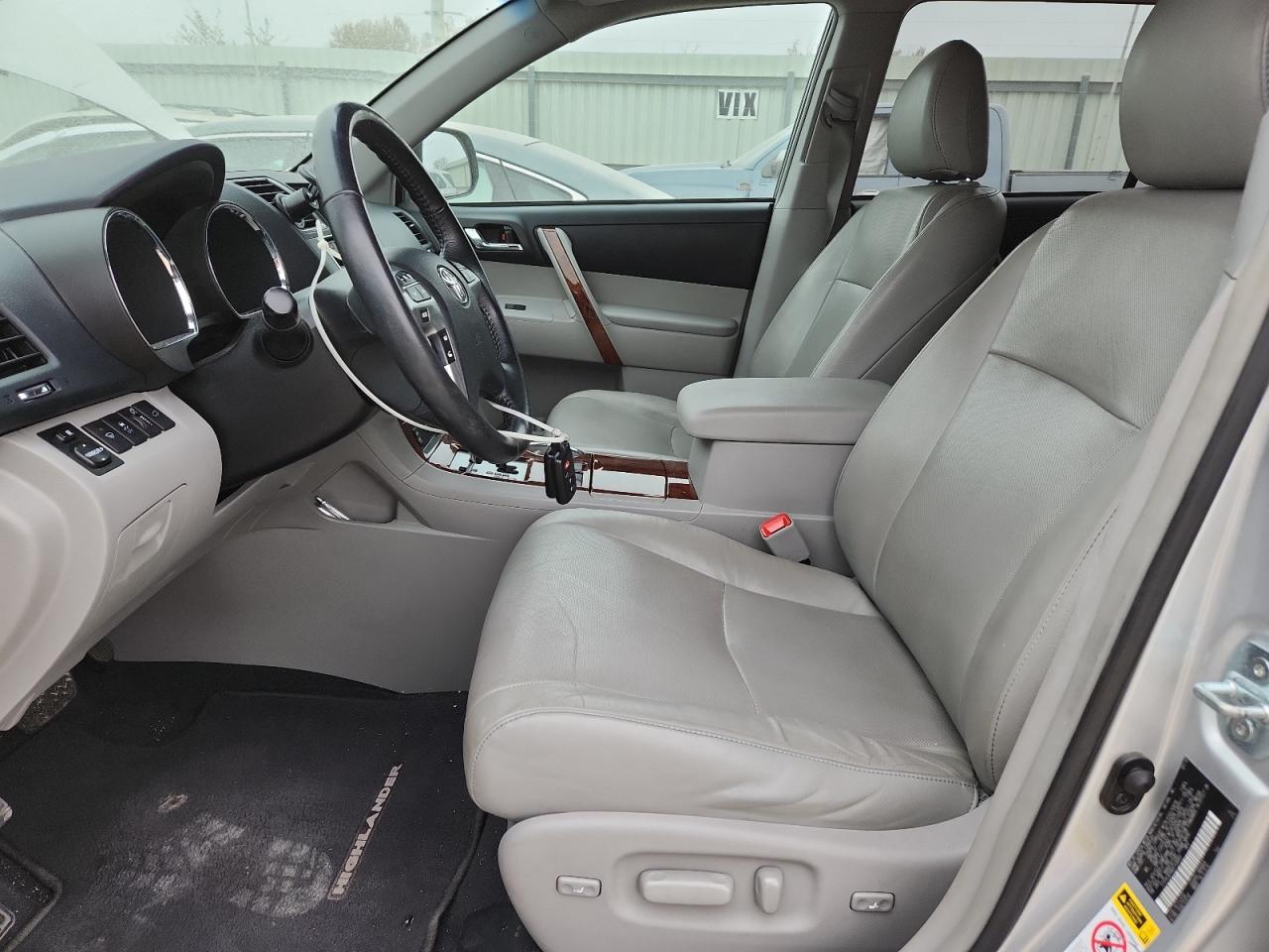 Lot #3308252160 2013 TOYOTA HIGHLANDER