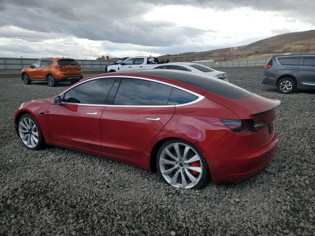 TESLA MODEL 3