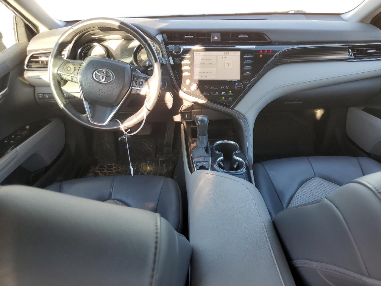 TOYOTA CAMRY XLE