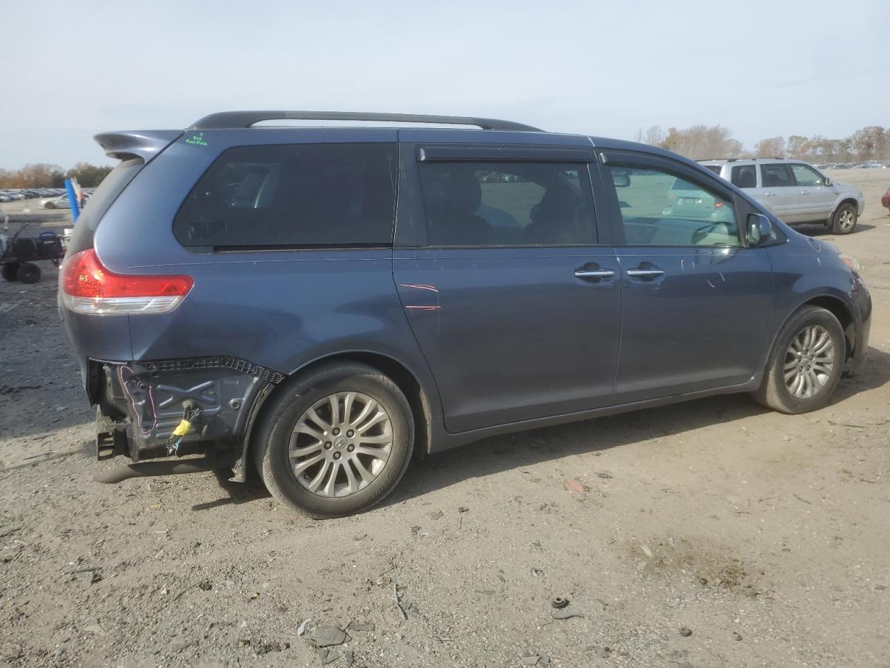 TOYOTA SIENNA XLE
