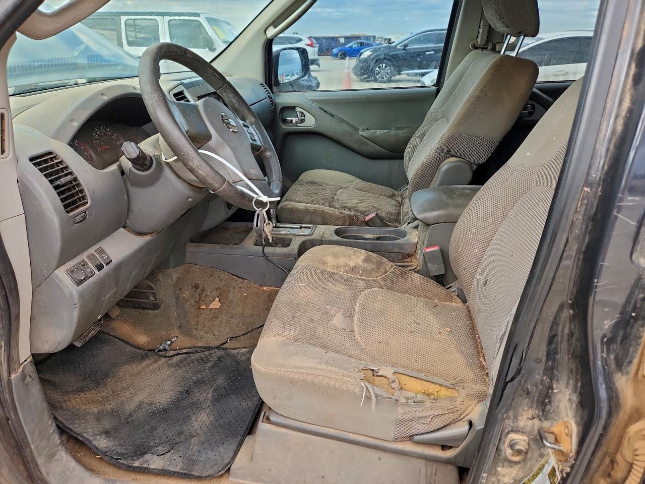 NISSAN FRONTIER CREW CAB SE