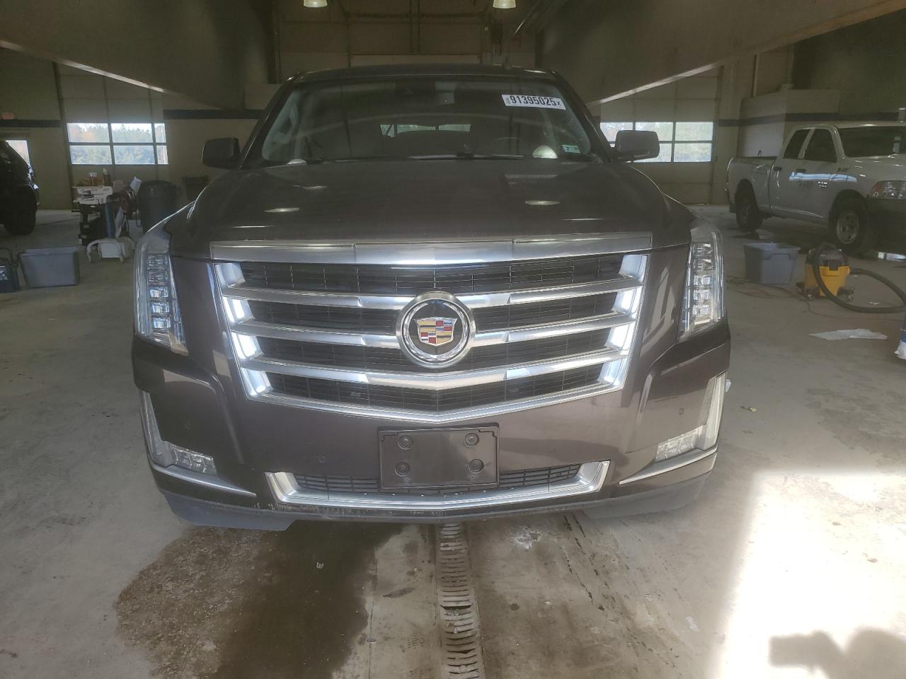 CADILLAC ESCALADE LUXURY