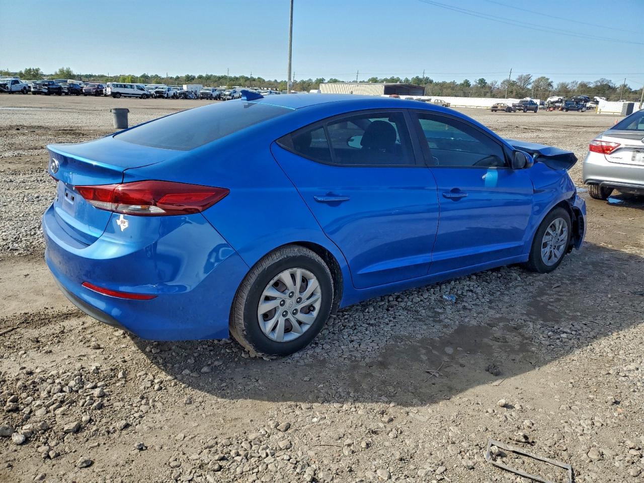 HYUNDAI ELANTRA SE