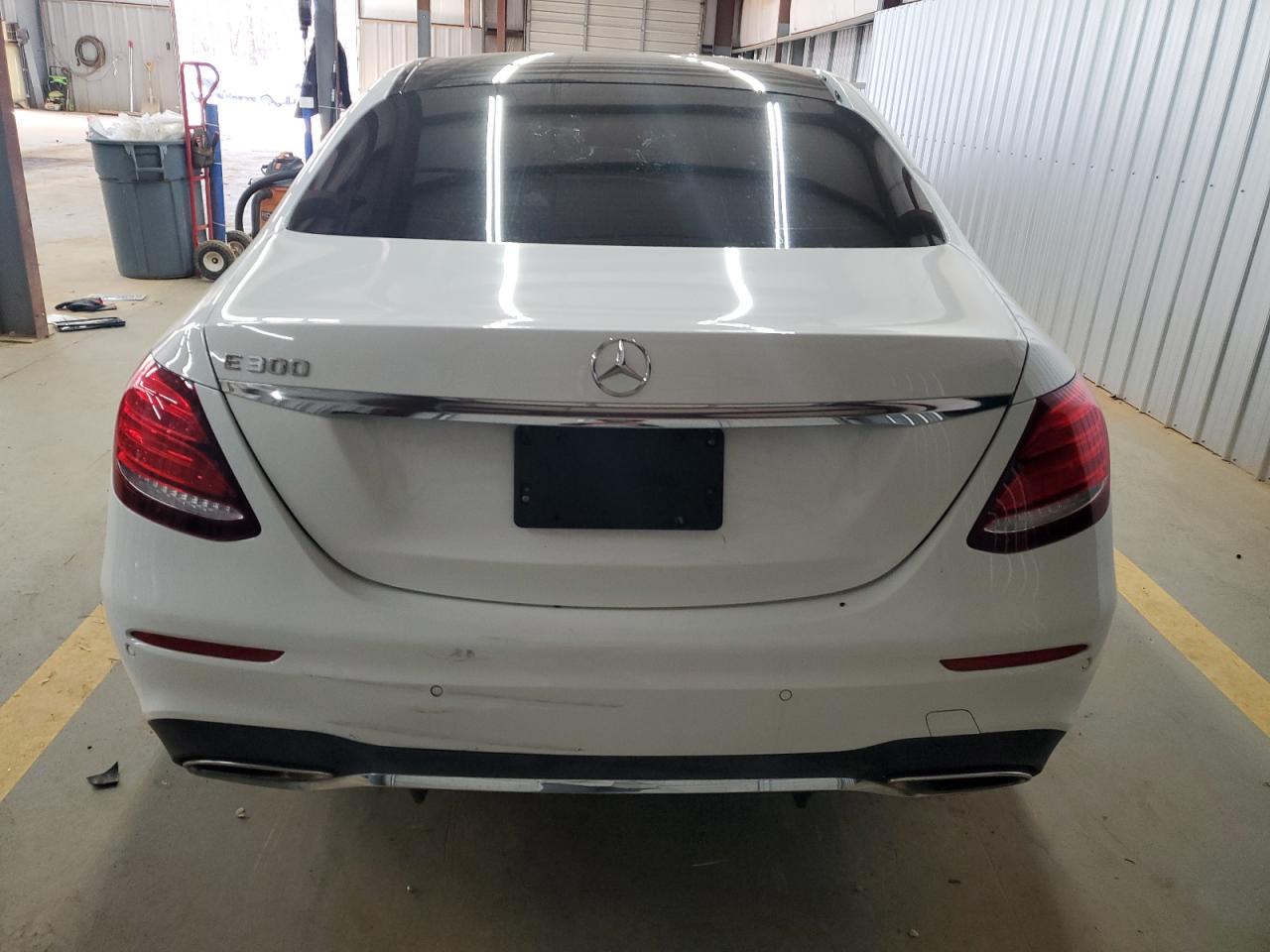 MERCEDES-BENZ E-CLASS 300