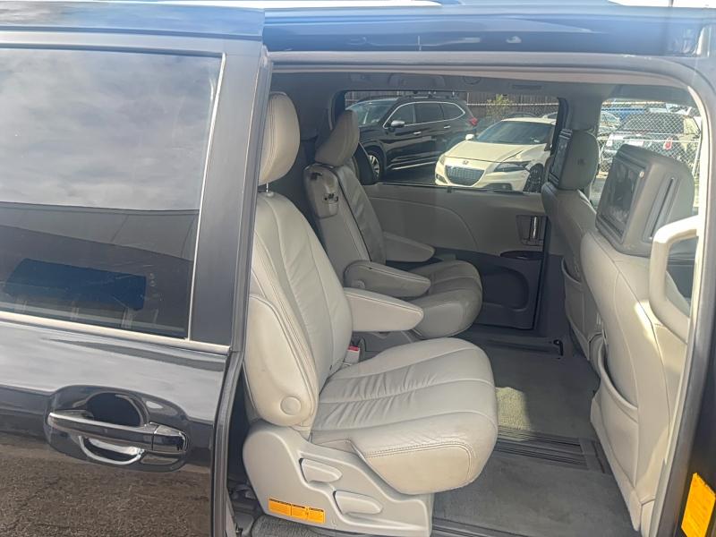 2011 TOYOTA SIENNA XLE #3296216455