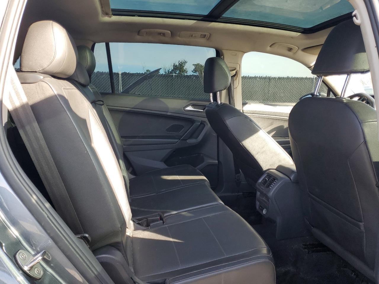 VOLKSWAGEN TIGUAN SE