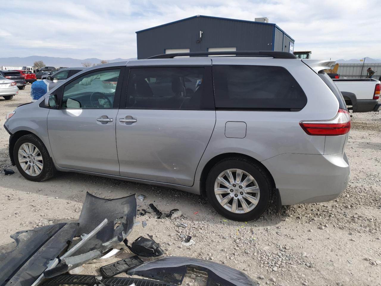 TOYOTA SIENNA XLE