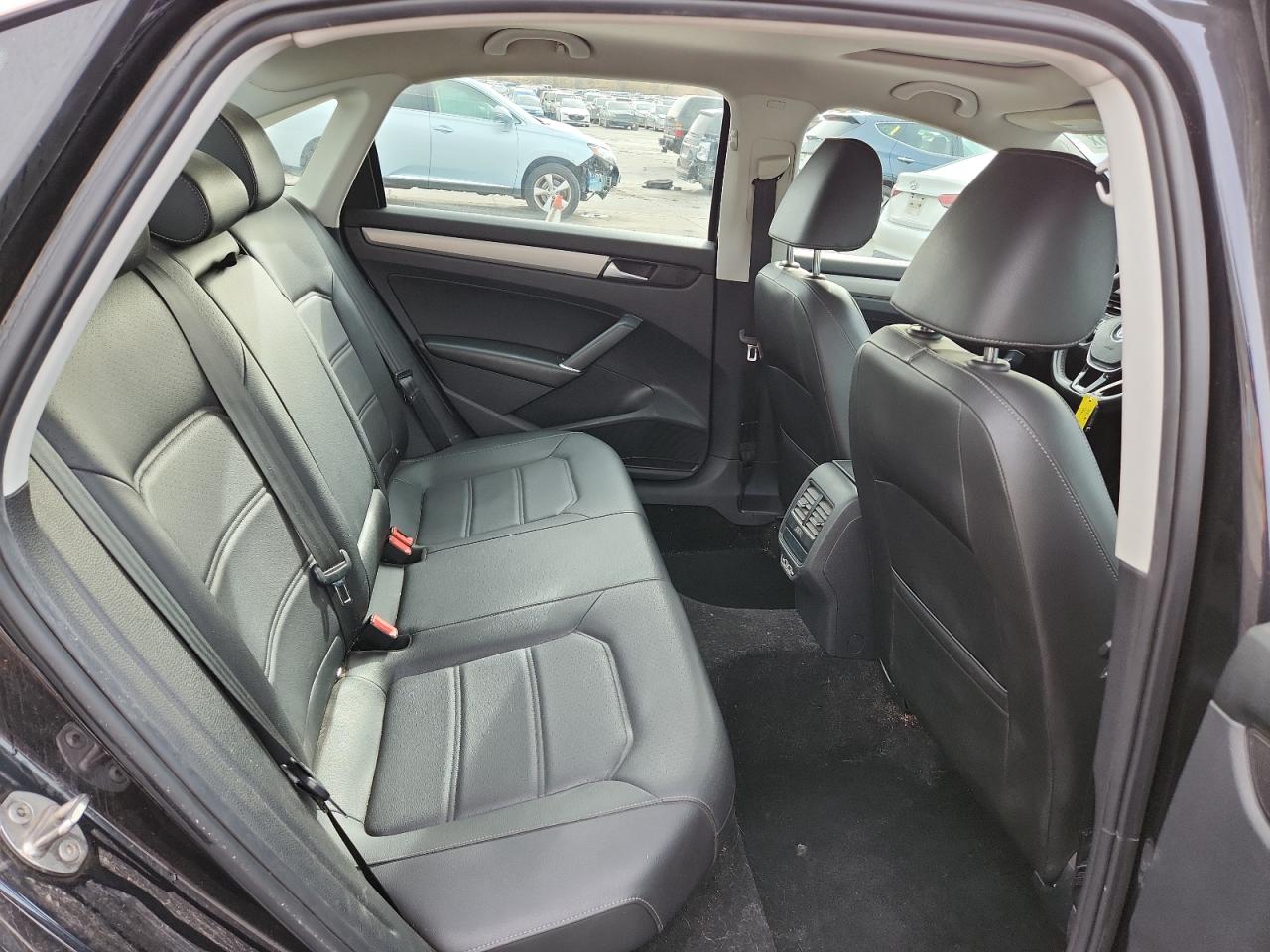 VOLKSWAGEN PASSAT SE