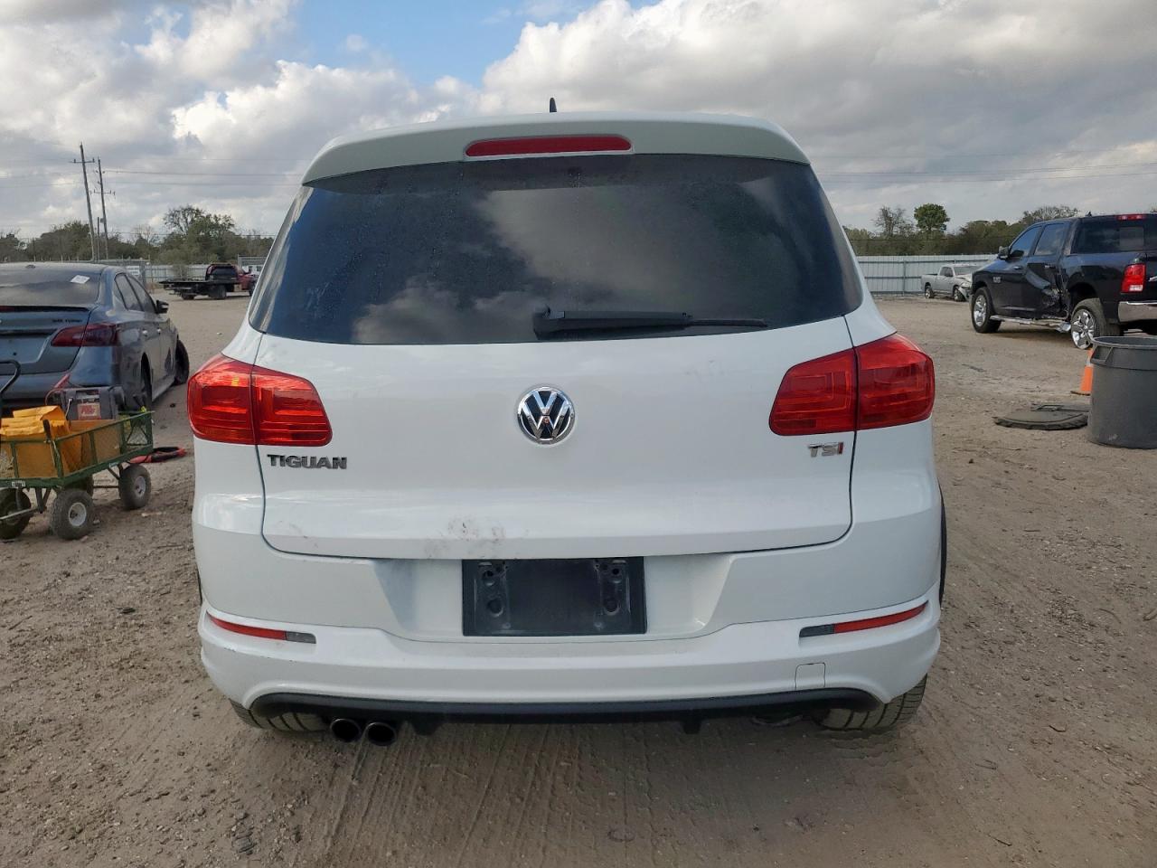 VOLKSWAGEN TIGUAN S