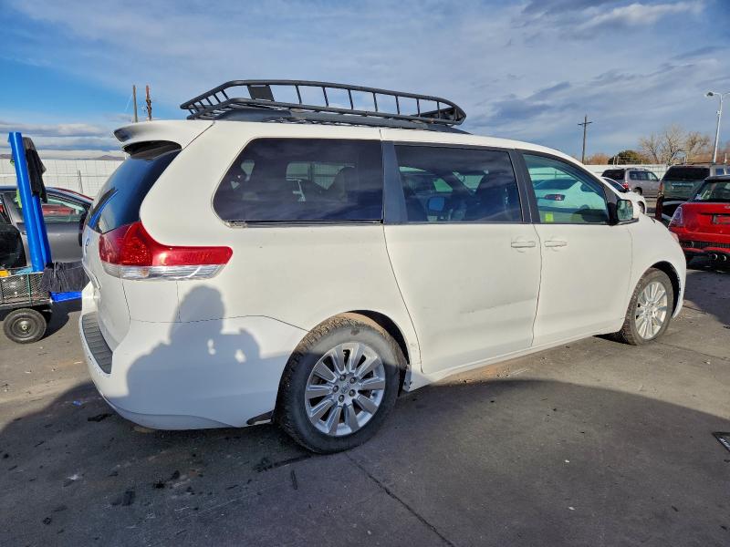 2011 TOYOTA SIENNA XLE #3302748005