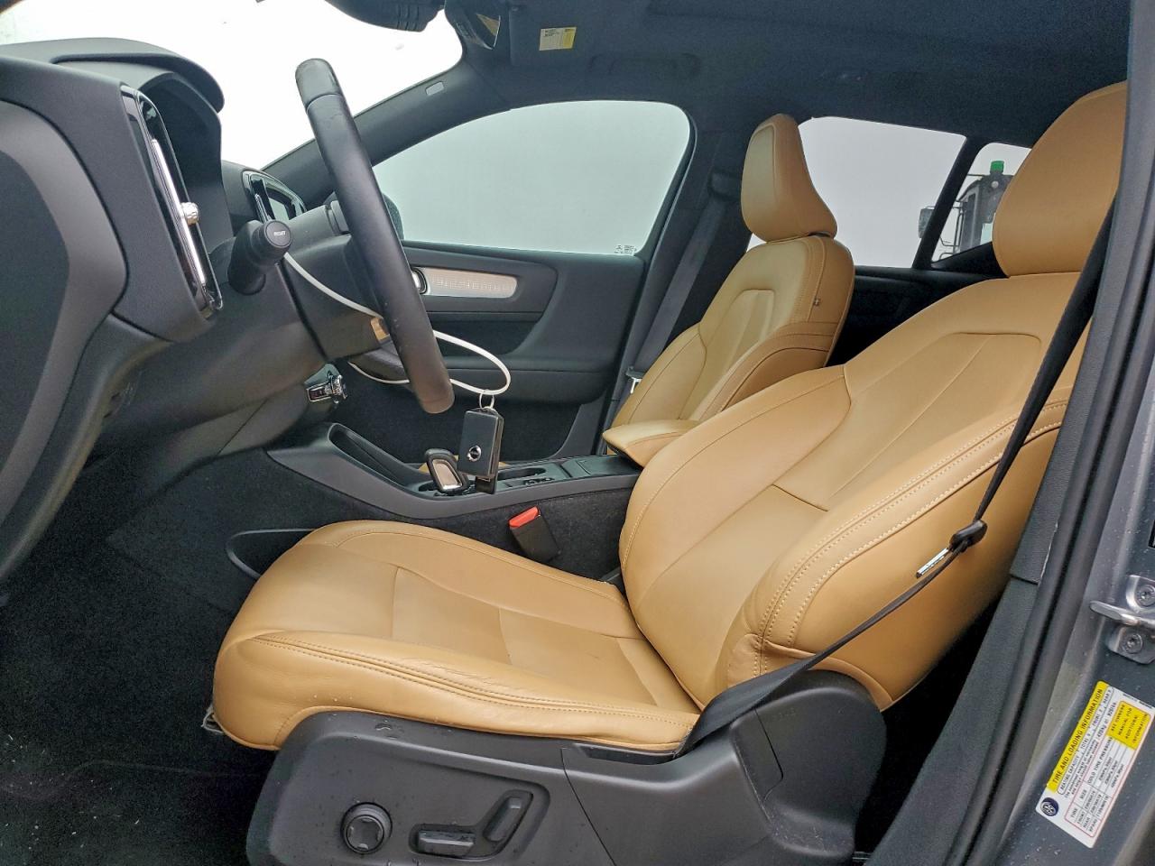 VOLVO XC40 T5 MOMENTUM