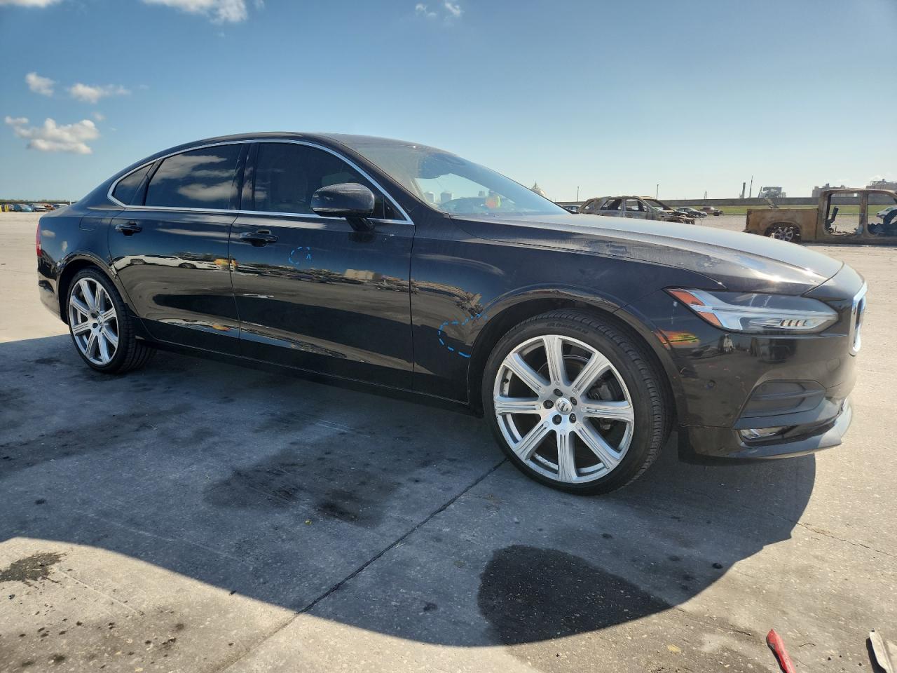 VOLVO S90 T5 MOMENTUM