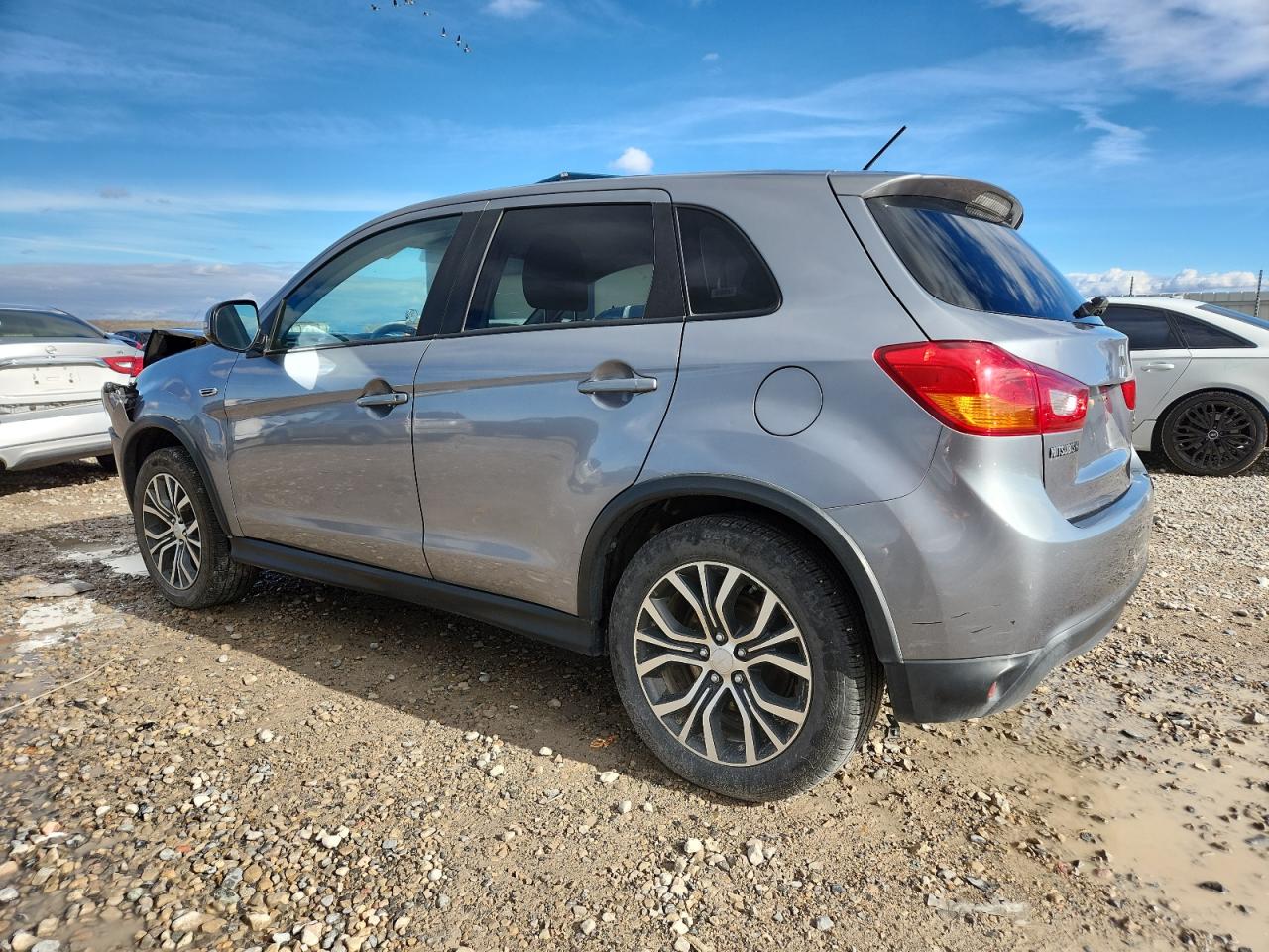 MITSUBISHI OUTLANDER ES