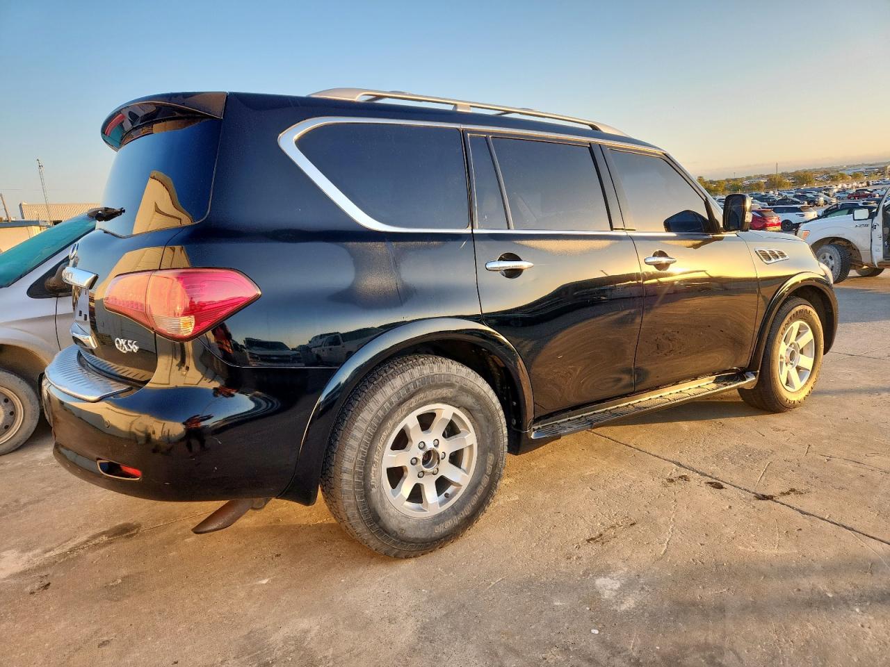 INFINITI QX56