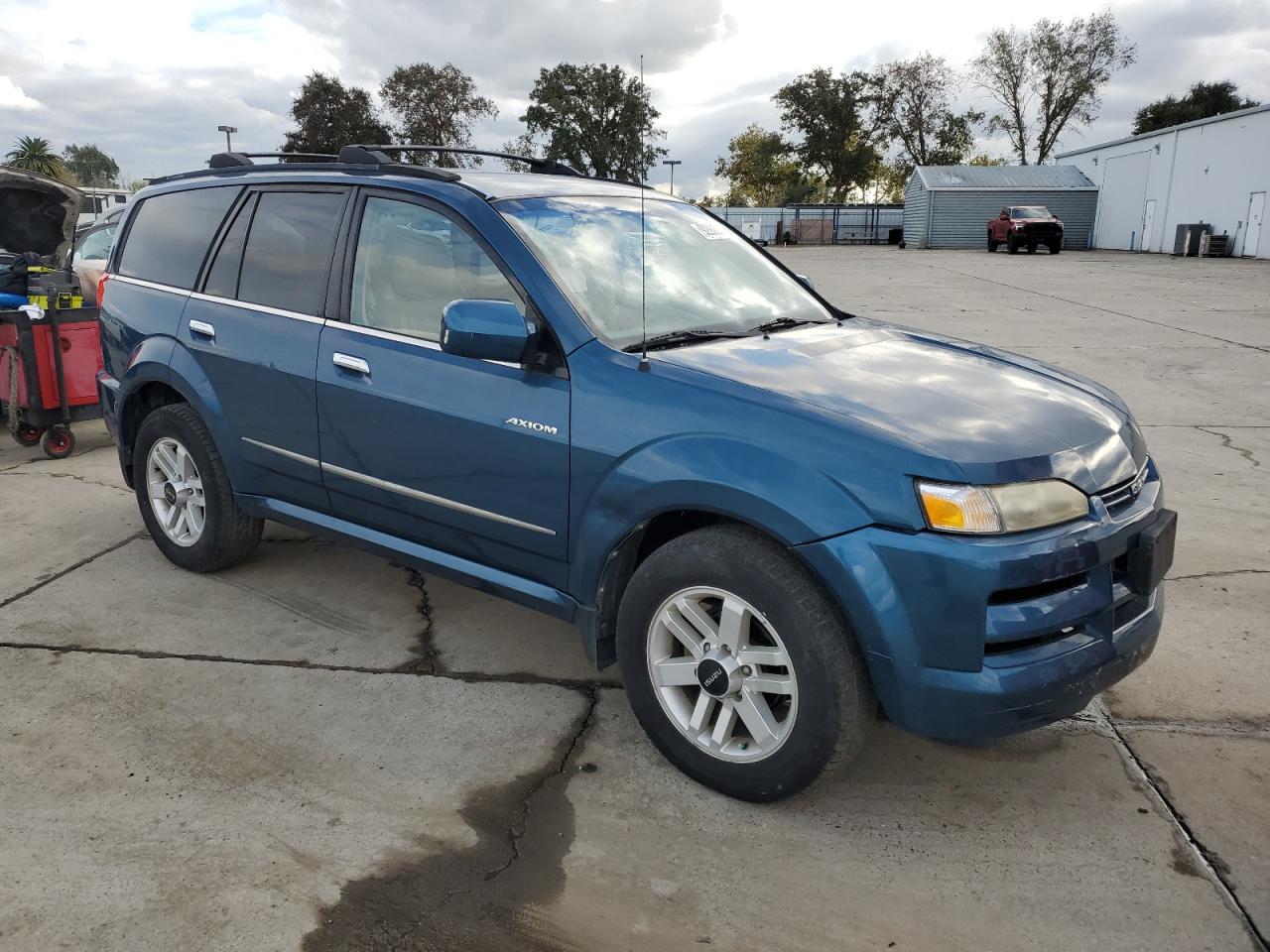 Lot #3287593015 2002 ISUZU AXIOM XS